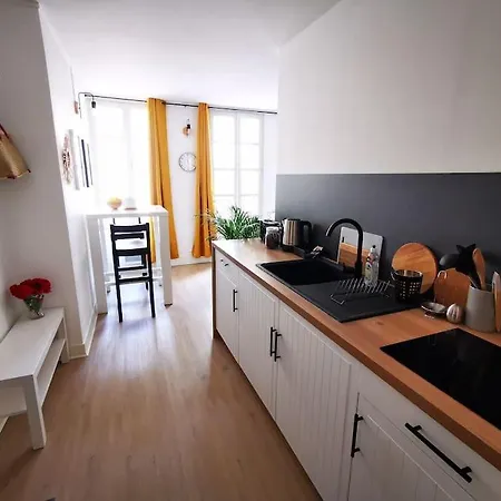 Le Carville - Et Chaleureux Apartman *